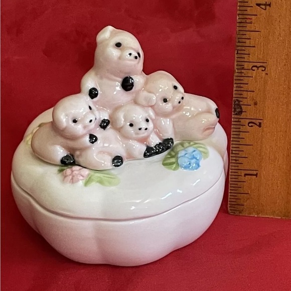 Adorable Pink Pig & Piglets Porcelain
Trinket Box - Vintage Cute! - Picture 7 of 10